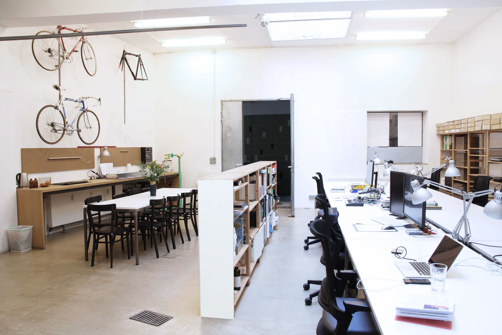 Basis Coworking Space Wien Nähe Hauptbahnhof - Innenansicht Büroarbeitsplätze